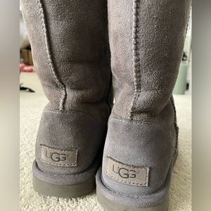 grey ugg boots